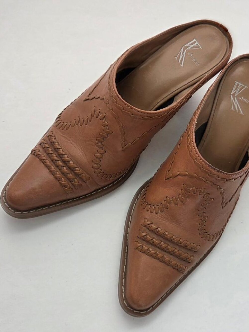 White Mountain Bronco Leather Mules Slip On Shoes Casual Chic Size 6B